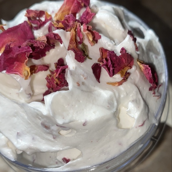 Milk bath w/ saltscrub or milk bath w/ bodybutter - Picture 2 of 2